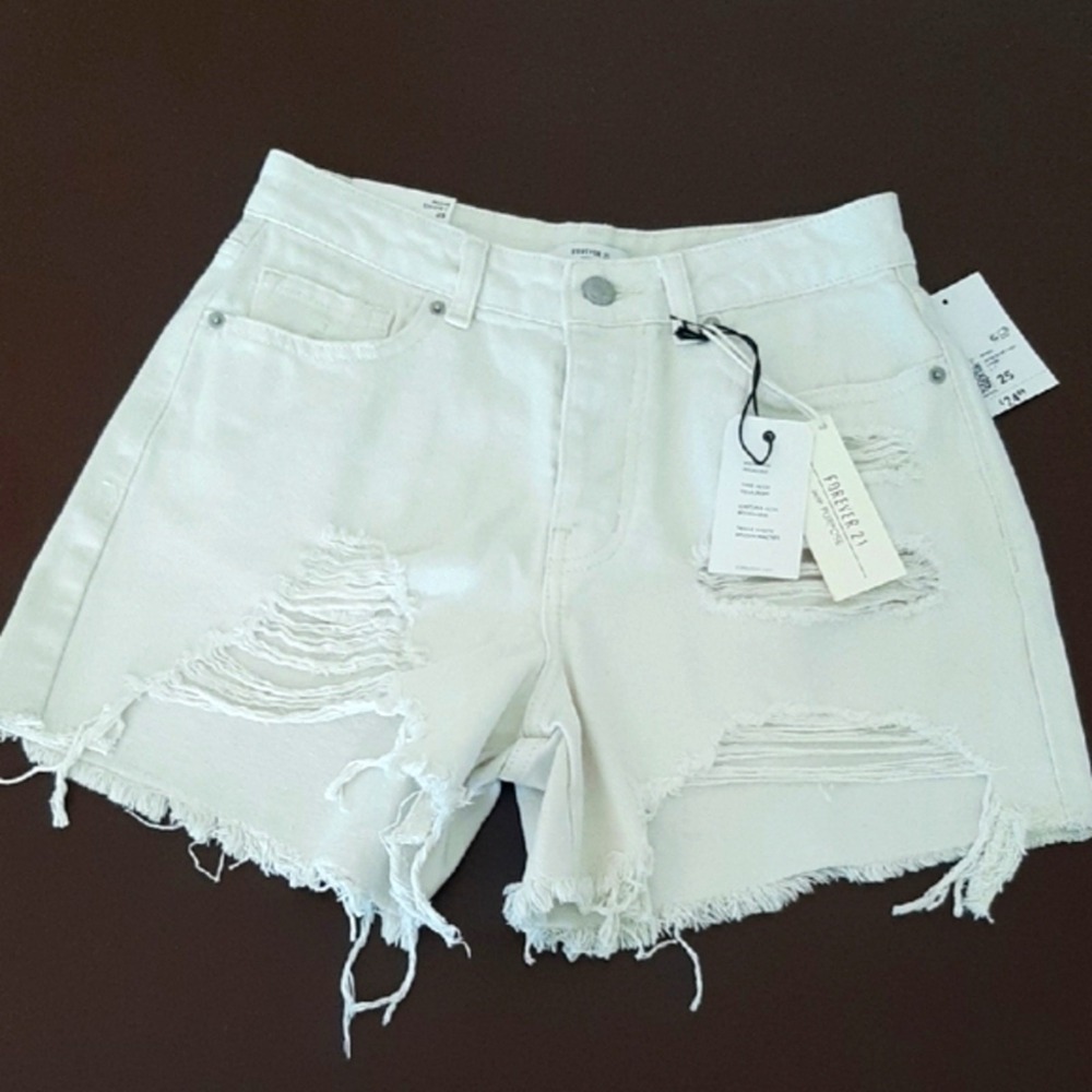Forever 21 Premium Off White Distressed High Rise Mom Shorts NWT Size 25